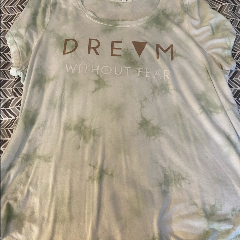 shirtsleeve maurices t shirt , size XL or 0 .